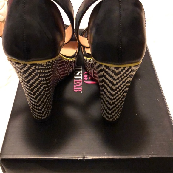 Black and yellow wedges - Picture 3 of 3